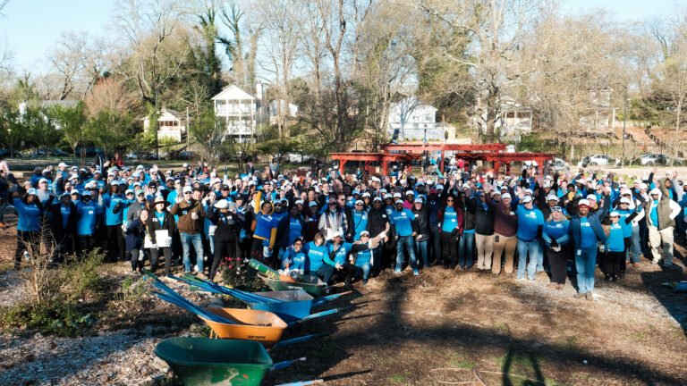 Volunteer News: 500 AT&T Volunteers Support Truly Living Well Center for Natural Agriculture