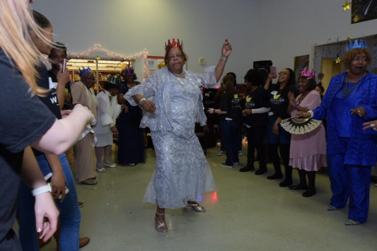 Westside Volunteer Corps hosts “Senior Prom” for New Horizons Senior Center